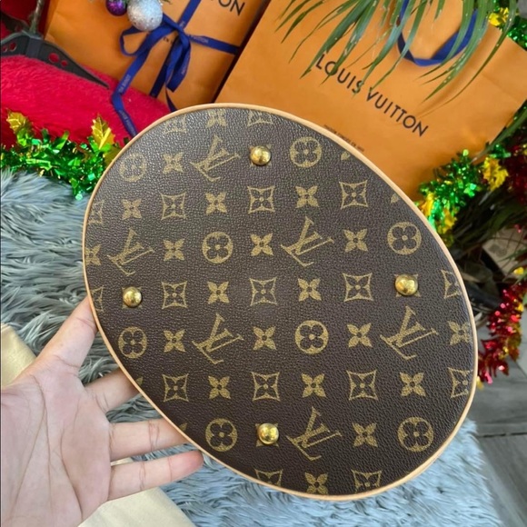 - 🌟 LIKE NEW❤️ LOUIS VUITTON BUCKET GM SHOULDER BAG - Picture 14 of 16